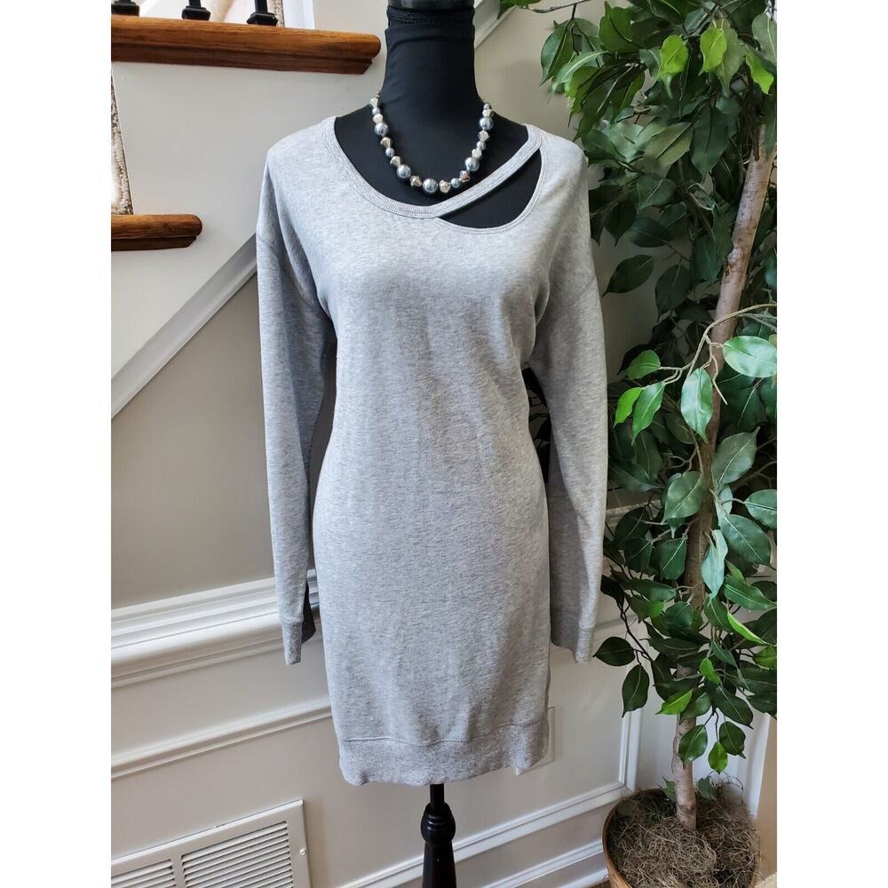Xersion Women Solid Gray Polyester Cold Shoulder Sleeve Knee Length Dress Size L